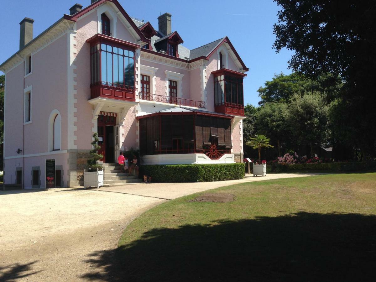 Le Platgousset Apartment Granville Bagian luar foto